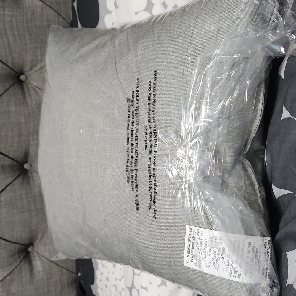 Halloween Boo Decorative pillow - Picture 3 of 4